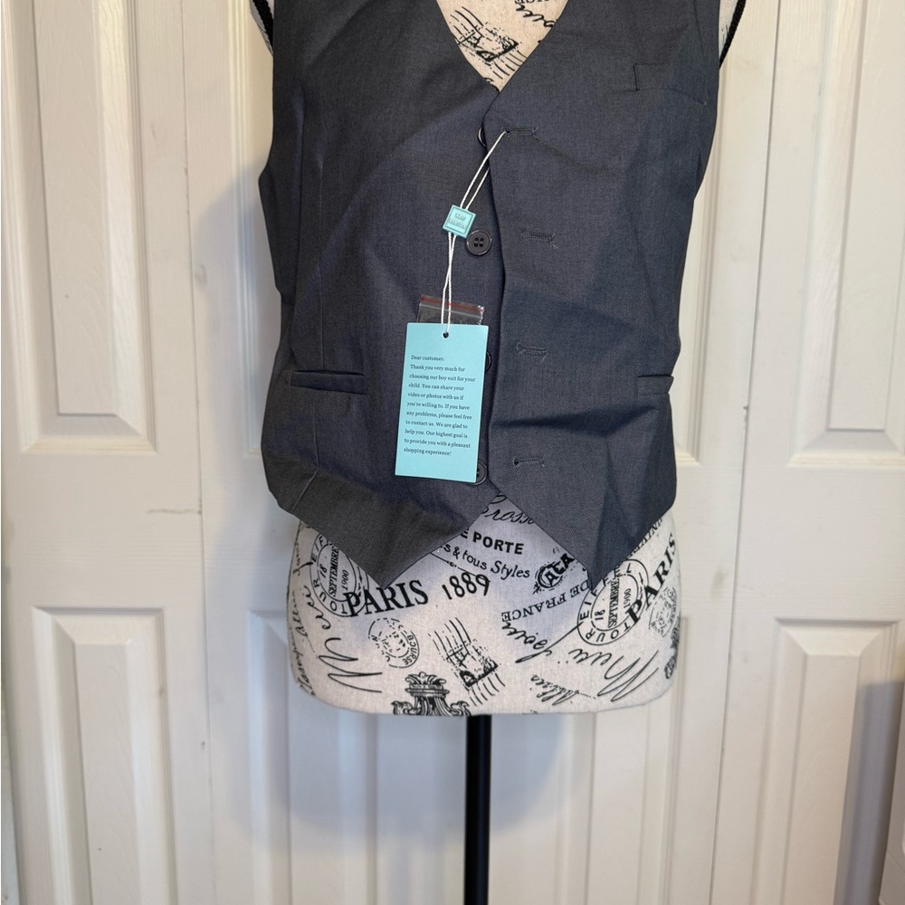Boy’s size 14 4 piece Gray‎ Vest, pants  white button up shirt and tie
